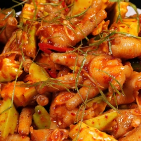Chân gà sốt thái