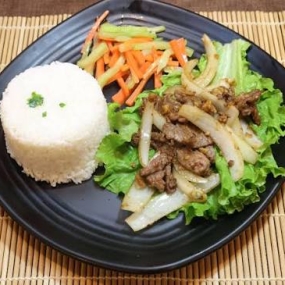 Cơm bò xào hành