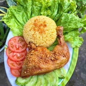 Cơm gà mắm tỏi góc tư