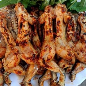 Ếch nướng mọi