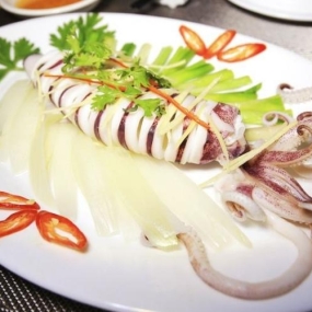 Mực hấp hành gừng