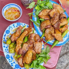 Vú heo nướng chấm chao