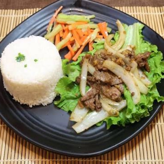 Cơm bò xào hành