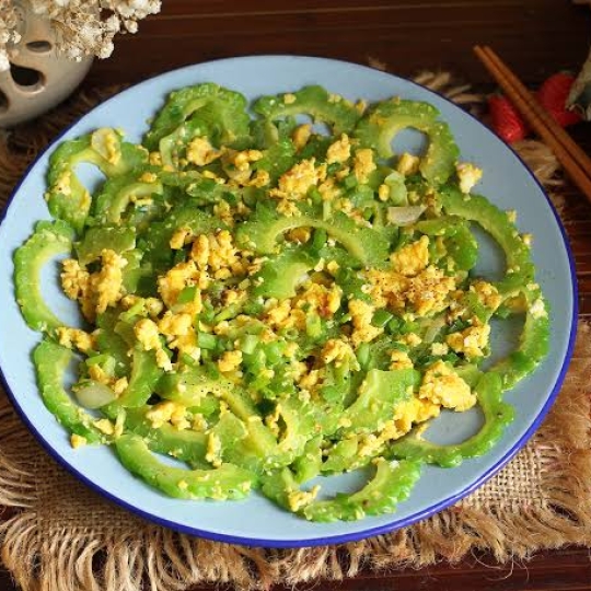 Khổ qua xào trứng