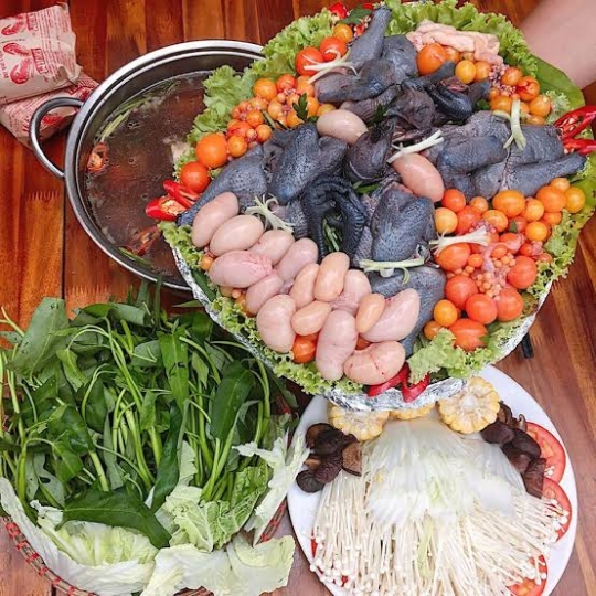 Lẩu nấm gà đen