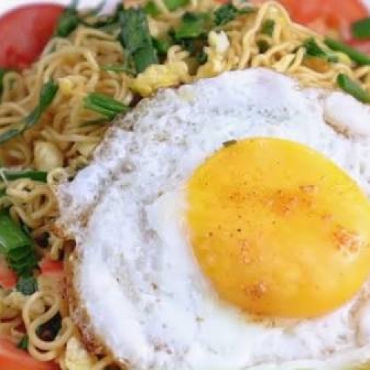 Mì xào trứng